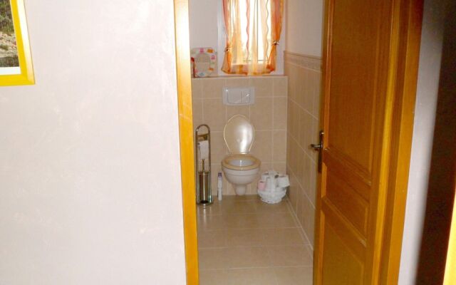 House With 3 Bedrooms in Nages, With Wonderful Lake View and Enclosed