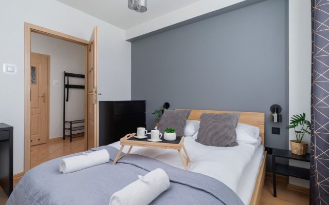 Cozy Apartment Chmieleniec by Renters