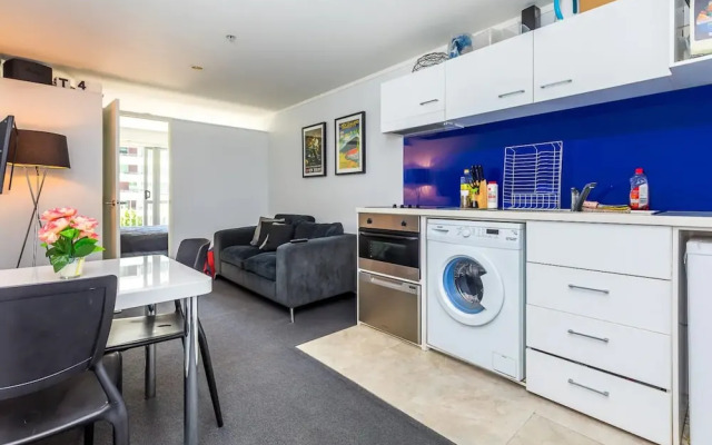 Modern 1 Bedroom Central Apartment With Stunning Views