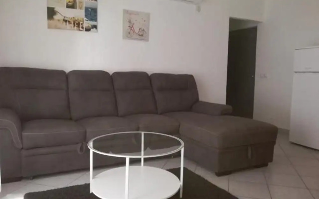 Xena - Comfort and Spacious - A4 Orange