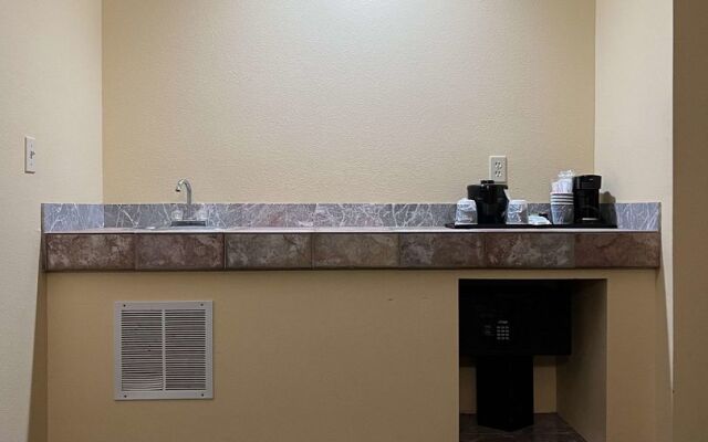 Country Inn & Suites By Radisson, Battle Creek, MI