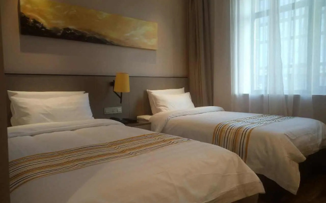 Home Inn Plus (Beijing Agriculture Exhibition Center Changhong Bridge)