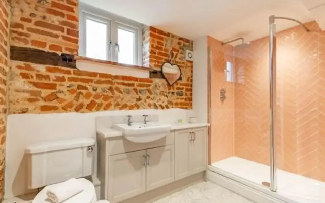 Host Stay Rogues Barn