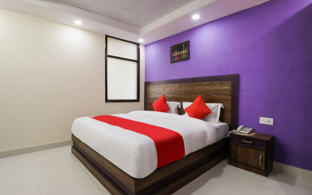 Flagship 75893 Hotel Maharaja Gold