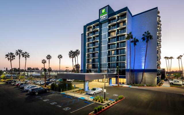 Holiday Inn Express And Suites Santa Ana - Orange County, an IHG Hotel