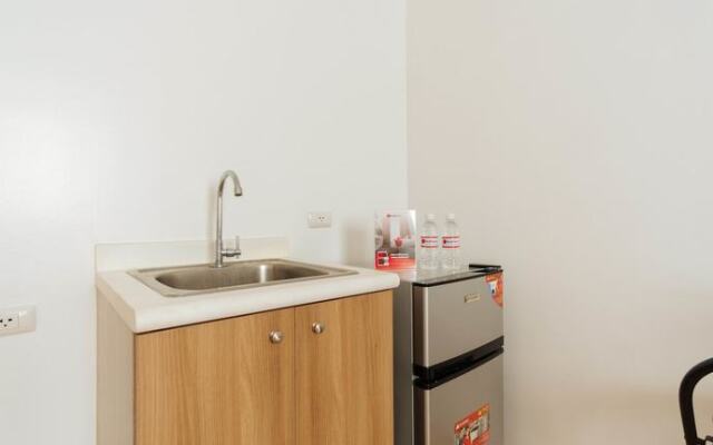 RedDoorz @ Amaia Skies Avenida