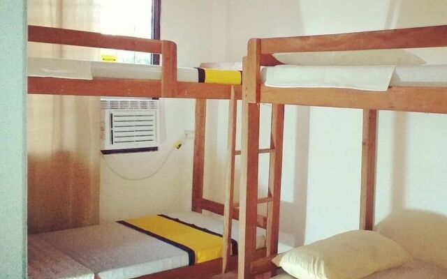 B Hive Dormitory Hostel