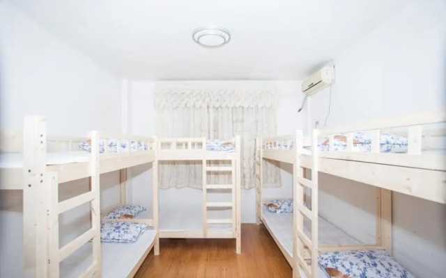 Laiyin Garden City Hostel