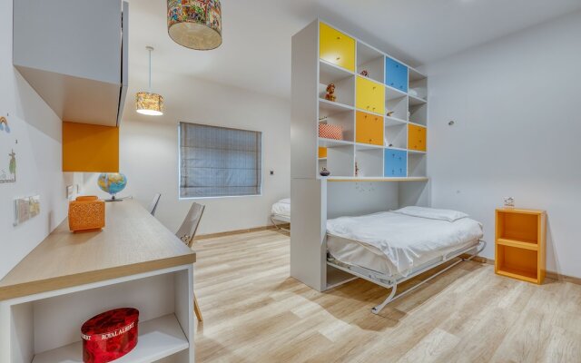 Superb Seafront Family Apartment