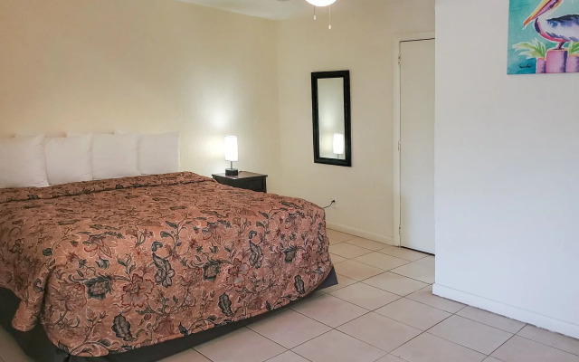 Captain's Table Hotel