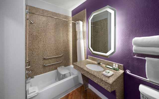 La Quinta Inn & Suites by Wyndham Brownwood