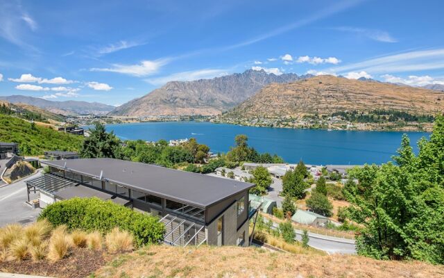 Remarkable Views on Goldrush Way