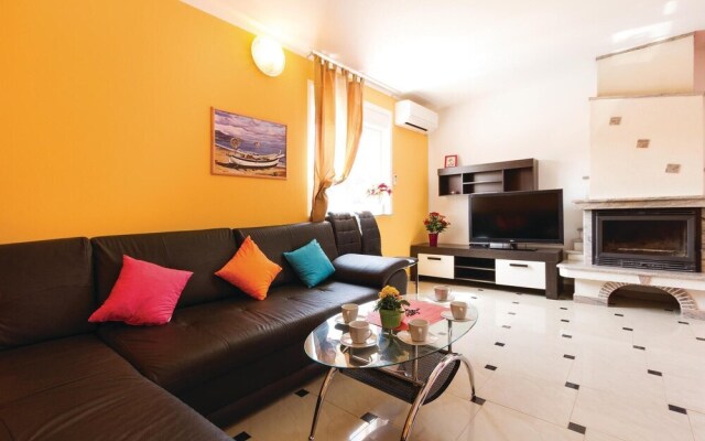 Beautiful Home in Betiga With Wifi and 4 Bedrooms