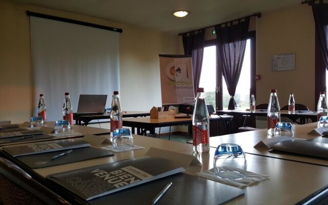 Le 2 by HOTEL AKENA LA FERTE BERNARD