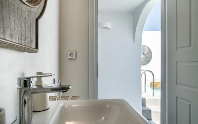 Aqua Luxury Suites