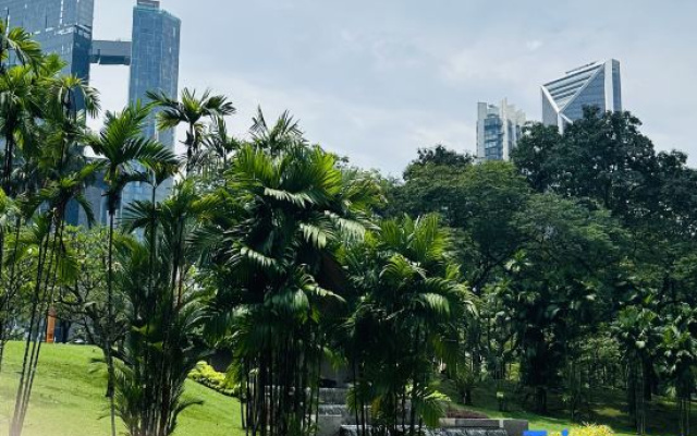 8 Kia Peng Suite KLCC by Luna