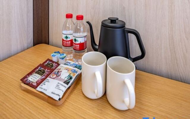 yilong Hotel (Beijing  National Library Subway Station)