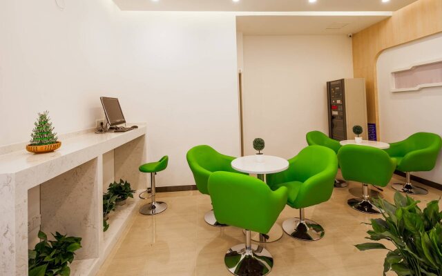 Vatica Beijing East Gate Temple of Heaven LongTan Park Hotel