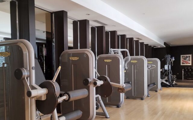 LUX  The Stunning Fountain View Suite