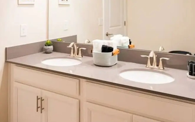 Luxury AND FUN Near Disney Parks 9BR