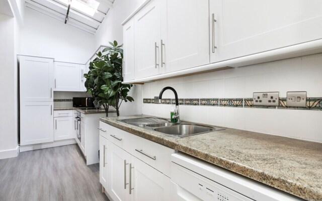 2 Bedrooms Apartment in Central London