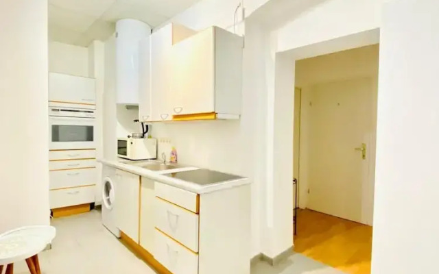 Sweet 3BR Apt in a Quiet Neighborhood