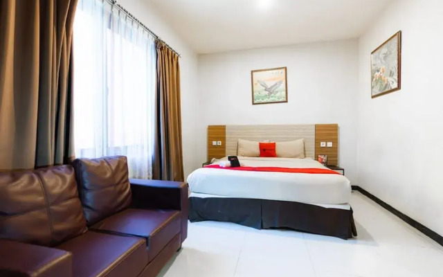 Reddoorz Plus Near Karebosi Area 3