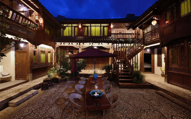 Blossom Hill Inn Lijiang Lotusland