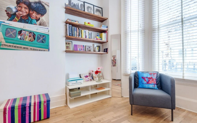 Colourful West Kensington Home Close to Earls Court
