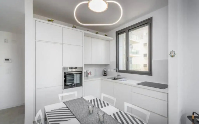 Kerem Hateimanim Area-3 BR with Balcony