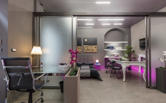 Into Apartments - Studio Somis