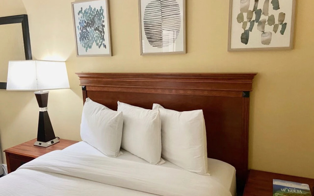 Elk Rapids Lakeshore Inn