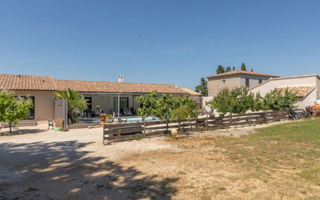 Serene Villa in Saint-Victor-la-Coste with Private Pool