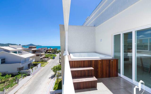 Cobertura duplex com 03 dormitórios e jacuzzi