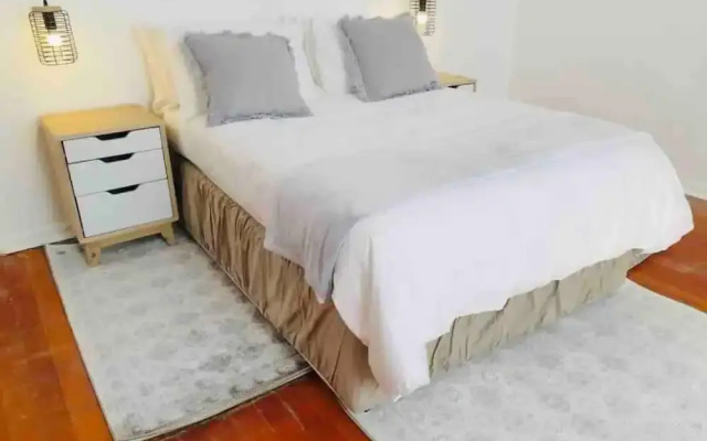 Contemporary 2 bed in Suburbs - 2080