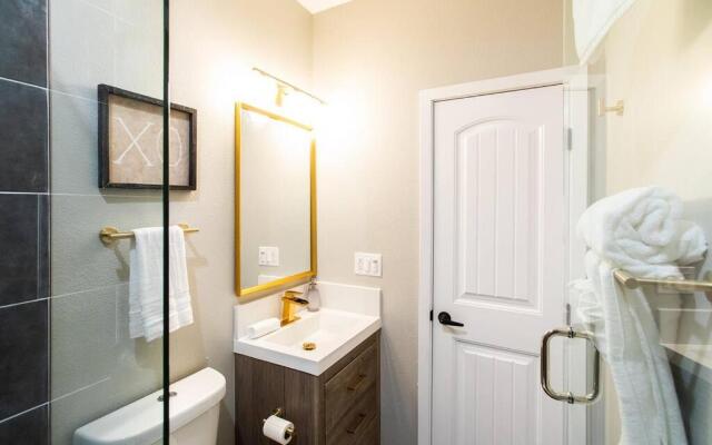 Professionals-restaurants-fastwifi-a C-desk- Pets