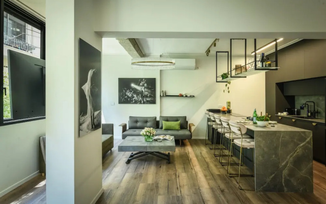 Sophisticated Tel Aviv Retreat 1BR Apt