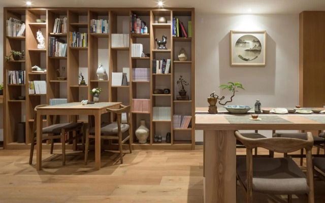 Bai Yun Qing She Boutique