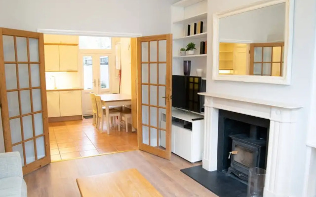 2 Bedroom Apartment Close to Clapham Junction Station