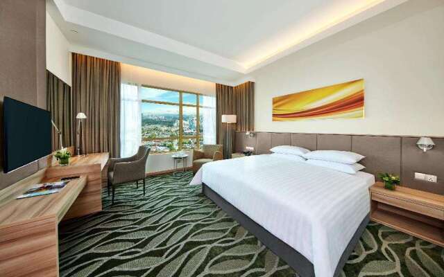 W Studio Resort Suites at Pyramid Tower