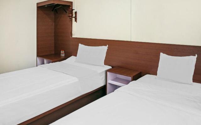 OYO 90221 Makarim Guest House Syariah
