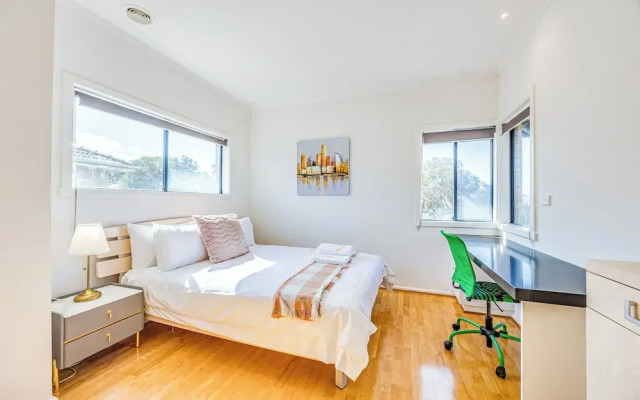 StayAU 6BR Deluxe Lakeview Point Cook