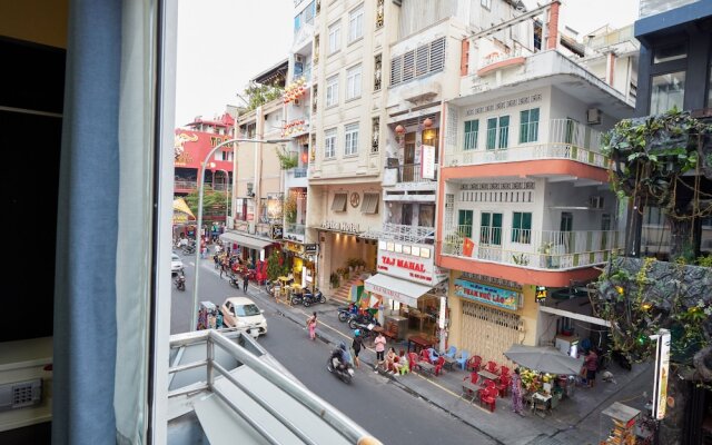 Oyo 438 Small Bay Hotel