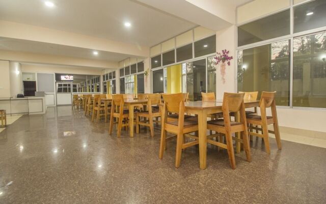 OYO 28084 Hotel Pangolin