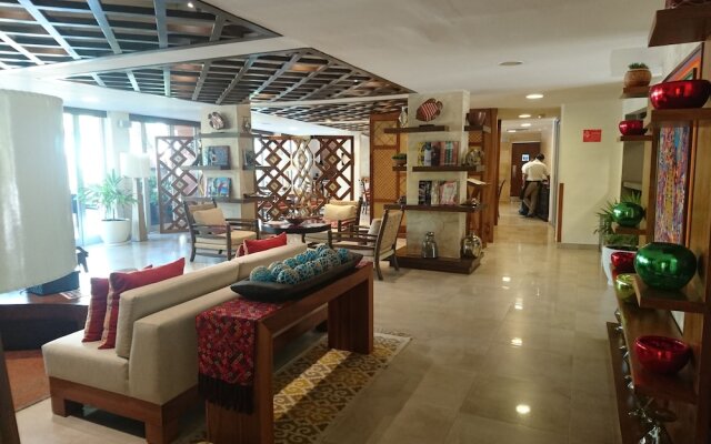 Aak-Bal All Suite Resort