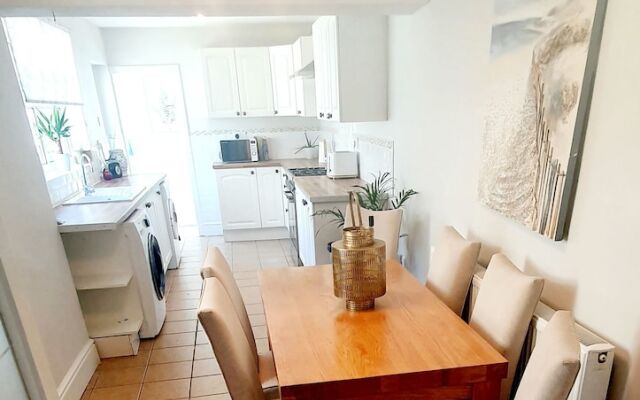 Lligwy House - Charming 3-bed House in Holyhead