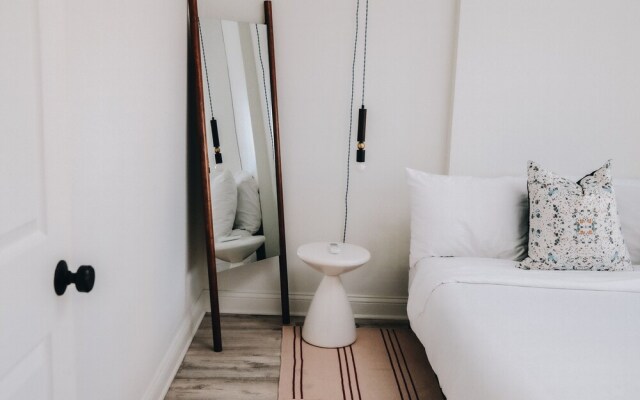 The Neighborhood Hotel - Lincoln Park