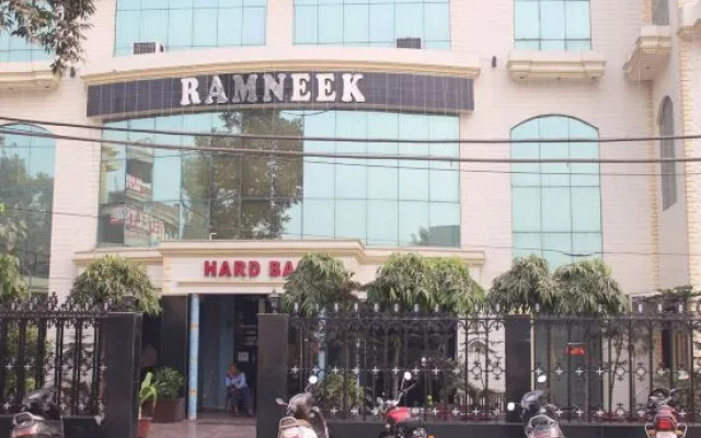 OYO 14494 Hotel Ramneek