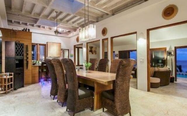 Waves on Shoal Bay Villa