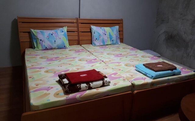 Baanklong Amphawa Homestay